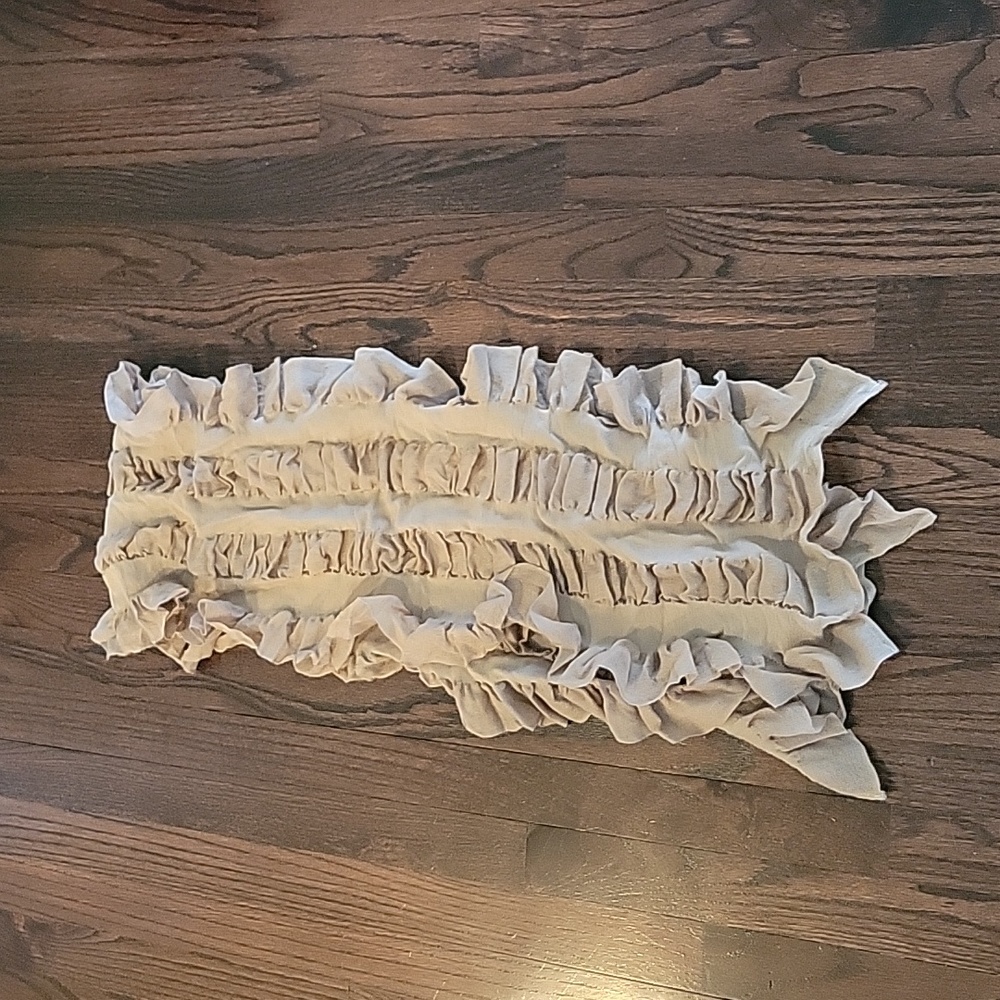 Frilly tan scarf - Picture 3 of 3